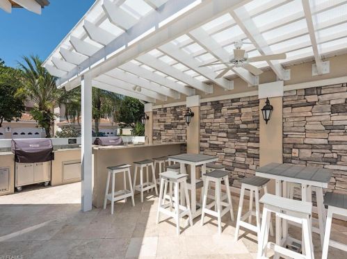 8315 Excalibur Cir, Naples FL  34108-7724 exterior