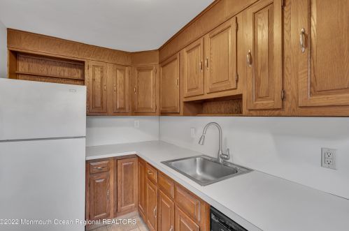 53 Manor Dr, Tinton Falls NJ  07712-2568 exterior