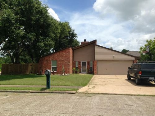 601 Remington Dr, Angleton, TX 77515-3331