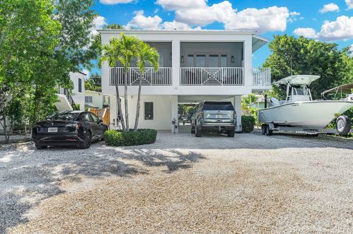 45 Tarpon Ave, Key Largo, FL 33037-2922