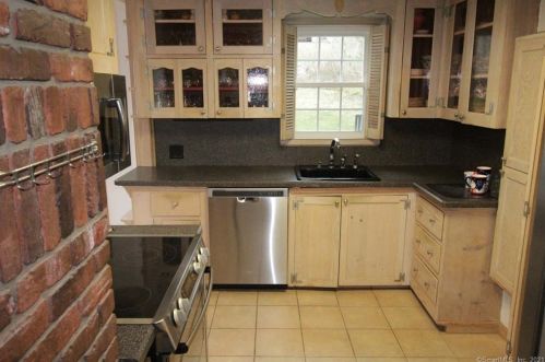 209 Commonwealth Ave, New Britain CT 06053-2402 exterior