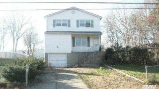 64 Bullard St, Manor Park, NY 11950-4719