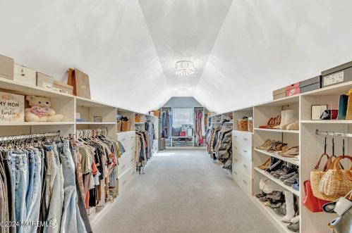 3 Equinox Ln, East Freehold NJ  07728-8652 exterior