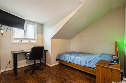 2493 7th Ave, Hempstead NY  11554-3325 exterior