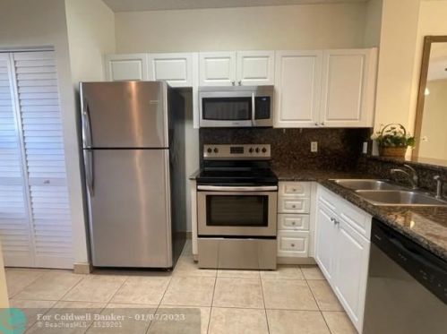 388 122nd Ave, Hollywood, FL 33025-5947