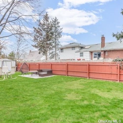 23 Oneida St, Deer Park NY  11729-3537 exterior