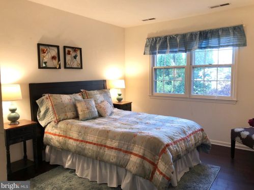 2836 Flagmaker Dr, Falls Church VA  22042-2203 exterior