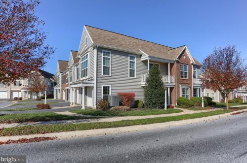 733 Stag Ct, Hummelstown, PA 17036-7201