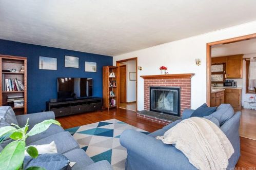 691 Millbrook Rd, Middletown CT  06457-5523 exterior