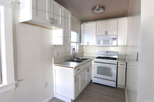 2111 Lemon Ave, Long Beach CA  90806-5121 exterior