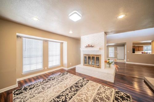4820 Applewood Rd, Fort Worth, TX 76133-7404
