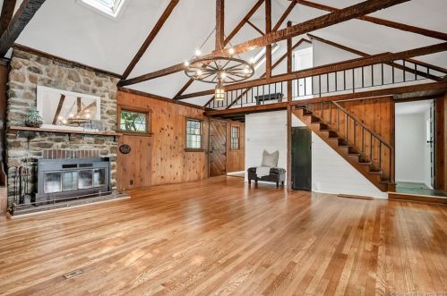 93 Boulevard Dr, Danbury CT  06810-7254 exterior