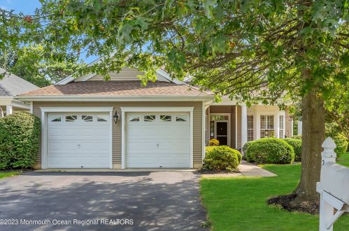 32 Greenways Ln, Lakewood, NJ 08701-7501
