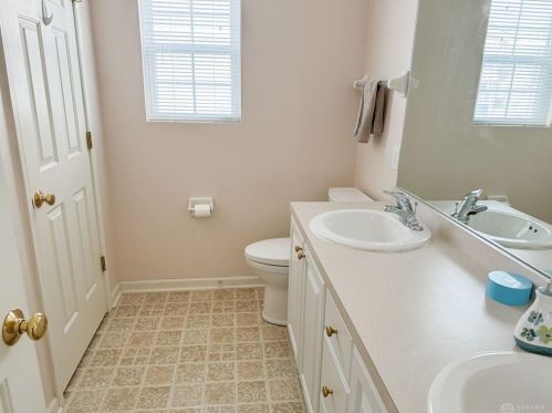 127 Un Rdg Dr, Englewood OH 45322-8773 exterior