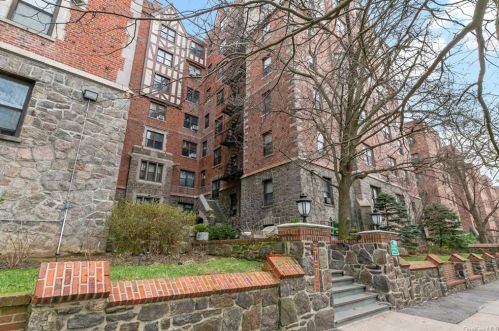 651 Terrace Ave, Mount Vernon NY  10552-2758 exterior