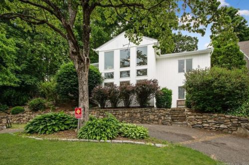 15 Twilight Ln, Brookfield Center, CT 06804-1425