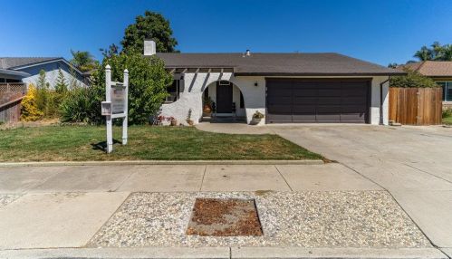 1081 Brent Ct, Hollister, CA 95023-4507