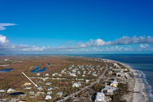 215 Robinwood Cir, Sanibel FL  33957-5722 exterior