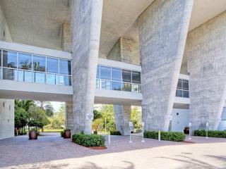 1508 Bay Rd, Miami FL  33139-3229 exterior