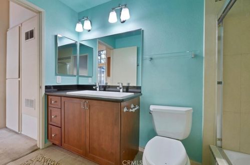 11690 Lakewood Blvd, Downey CA  90241-5272 exterior