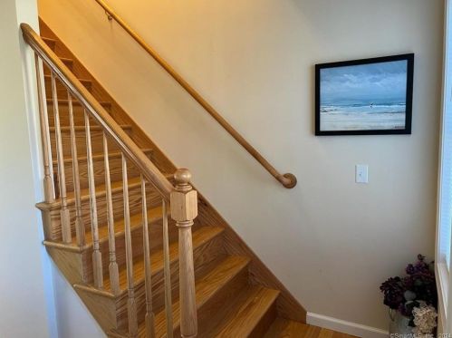 123 Whalehead Rd, Gales Ferry CT  06335-1338 exterior