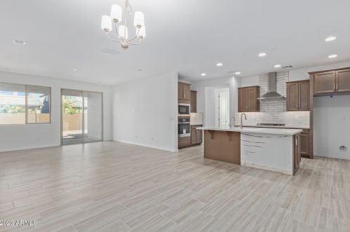 9008 Denton Ln, Glendale, AZ 85305