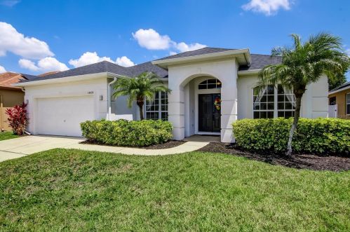 13633 Sunshowers Cir, Orlando, FL 32828-8149