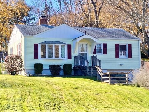 608 Vauxhall Street Ext, Waterford, CT 06385-4306