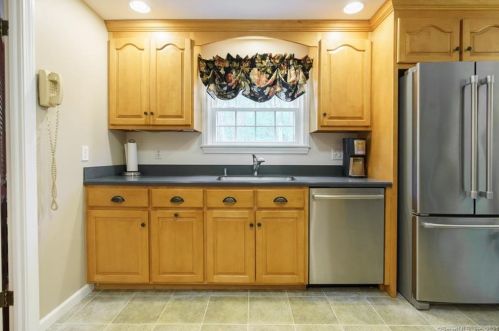 61 Carriage Dr, Waterbury CT  06708-3309 exterior