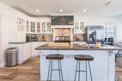 290 Mayflower Dr, Newport Beach, CA 92660-6158