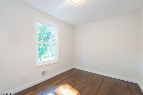 1058 Mayfair Dr, Rahway NJ  07065-1909 exterior