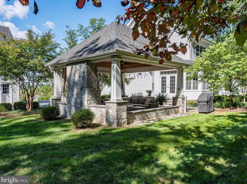 20500 Stone Fox Ct, Leesburg VA 20175-7223 exterior