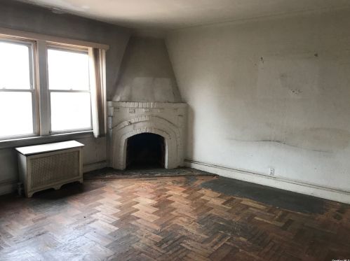 131-43 226th St, Jamaica, NY 11411-1318