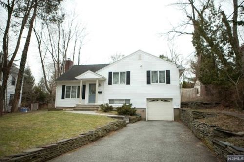 26 Elliott Rd, Harrington Park, NJ 07640-1807