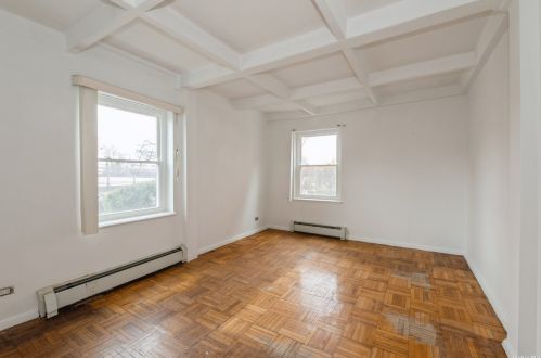14423 Grand Central Pkwy, Jamaica, NY 11435-6332