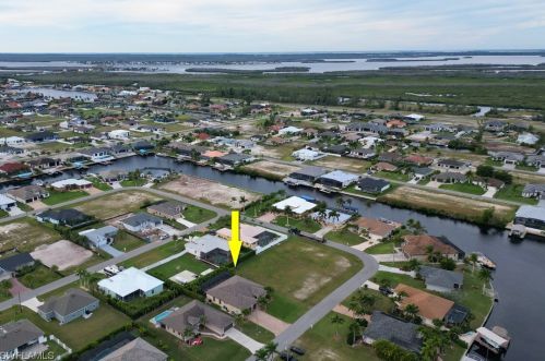 3706 2 St, Cape Coral FL  33991-7622 exterior