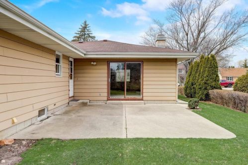 3500 Long Acre Dr, Waukesha, WI 53151-5320
