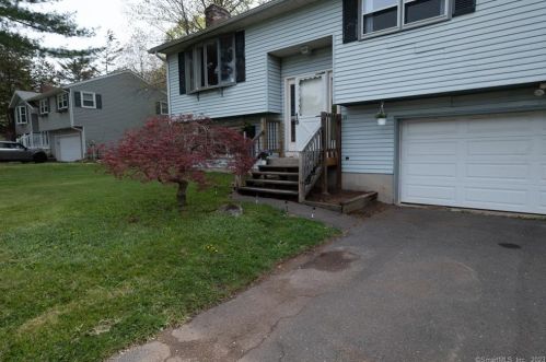 38 Pieper Dr, Wallingford CT  06492-2016 exterior