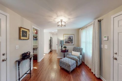 10 Spring Hill Rd, Southington CT  06489-1522 exterior