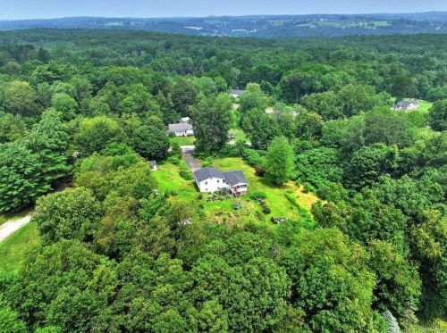 15 Burritt Hill Rd, Bethlehem, CT 06751-2218