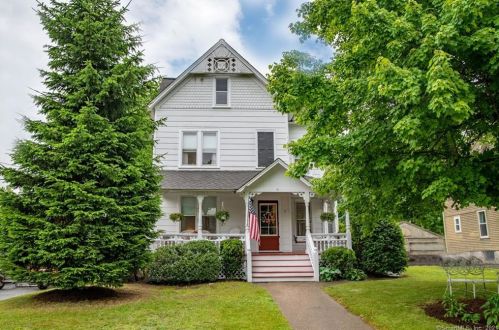 17 Grand St, Bethel, CT 06801-2111