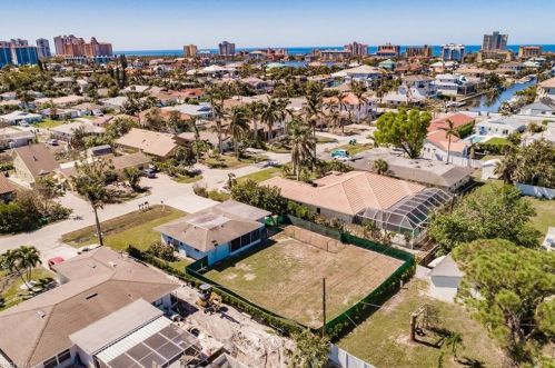 529 100th Ave, Naples FL  34108-2235 exterior