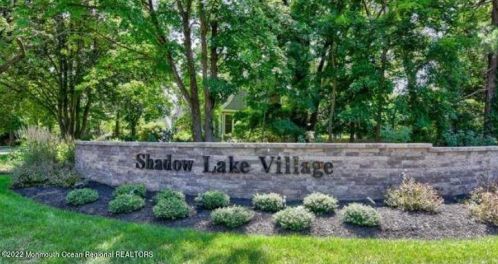 59 Lexington Ct, Tinton Falls, NJ 07701-5464
