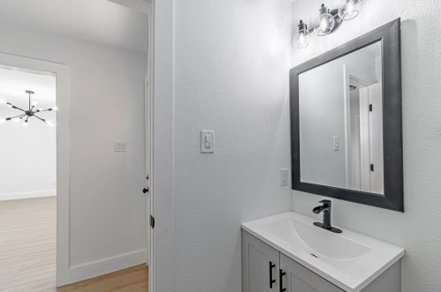 722 Academy Ln, Deer Park, TX 77536-6301