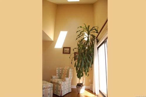 24 Rockhagen Rd, Thornwood NY  10594-2127 exterior