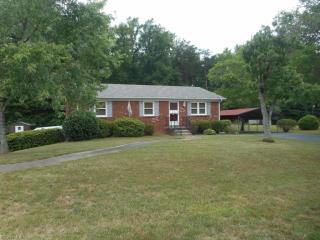 2400 Whitehorn Rd, Kernersville, NC 27284-4357