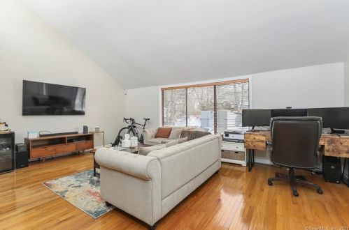 2 Cypress Ln, Ridgefield, CT 06877-3306