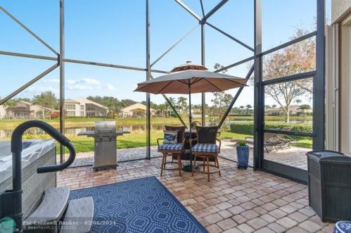 7062 Great Falls Cir, Boynton Beach FL  33437-3998 exterior