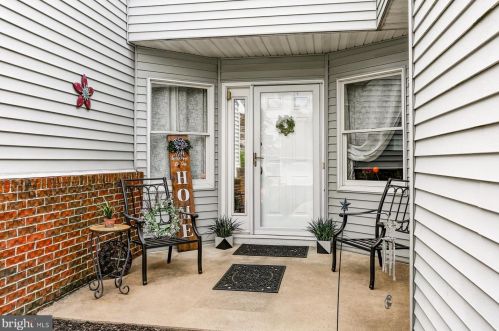 1046 Country Hill Dr, Harrisburg, PA 17111-4655