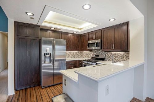 1067 Brewley Ln, Vista, CA 92081-9025